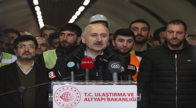 Bakan Karaismailoğlu yeni yıla metro çalışanlarıyla girdi