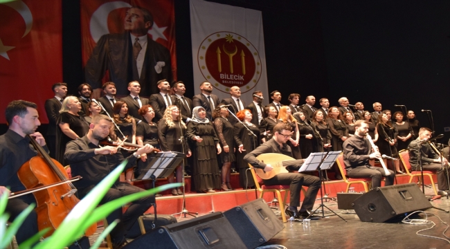 Bilecik'te farklı yaş ve meslek gruplarından oluşan koro ilk konserini verdi