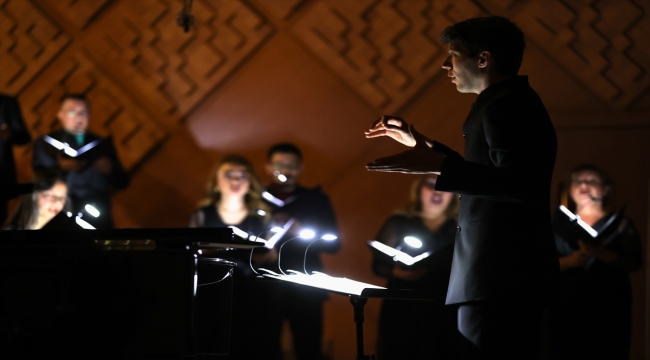 Devlet Çoksesli Korosu, ödüllü beste "Onlar ki" prömiyeriyle yılın ilk konserini verdi