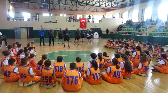 Enerjisa Üretim ve Güler Legacy iş birliğinde 200 öğrenciye basketbol eğitimi verildi