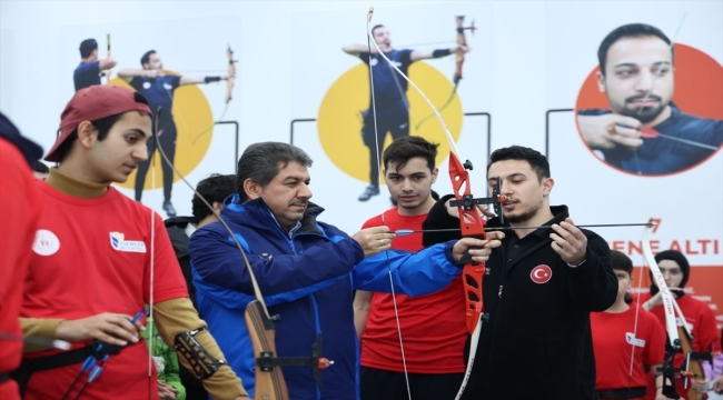 Esenler Belediyesinden ilçedeki okul ve spor kulüplerine 3 milyon liralık destek 