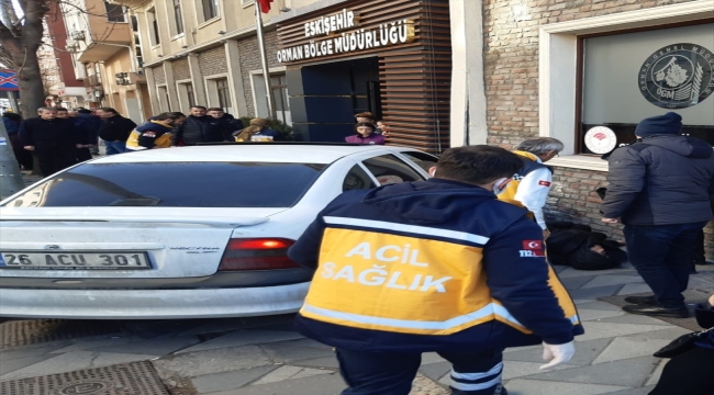 Eskişehir'de otomobilin kaldırımdaki yayalara çarpması sonucu 4 kişi yaralandı