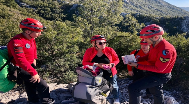 Fethiye'de ormanlık alana iniş yapan Rus yamaç paraşütçüsü kurtarıldı