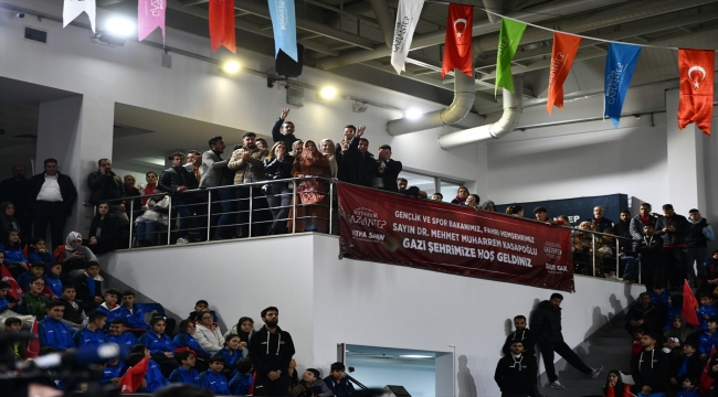 Gençlik ve Spor Bakanı Kasapoğlu, Gaziantep'te bisiklet dağıtım törenine katıldı