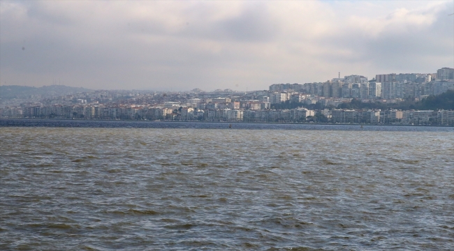  İzmir'de sağanak etkili oldu