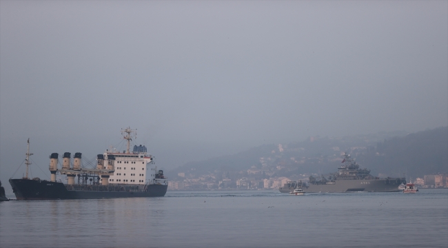 İstanbul Boğazı'ndaki gemi trafiği karaya oturan yük gemisi nedeniyle askıya alındı