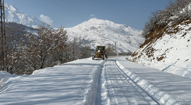 Hakkari'de 49 yerleşim birimine ulaşım sağlanamıyor