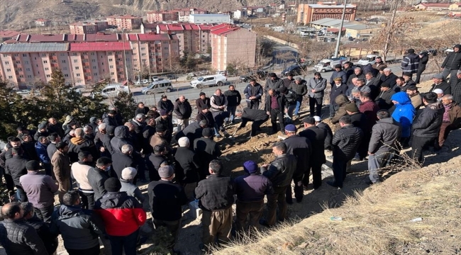 Hakkari'de evinde boğazı kesilmiş halde ölü bulunan kadının cenazesi toprağa verildi