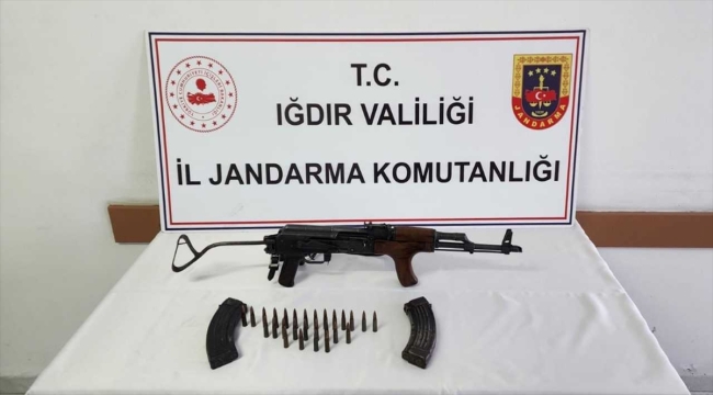 Iğdır'da aracında kalaşnikof ele geçirilen sürücü gözaltına alındı