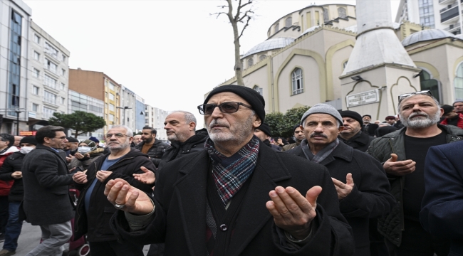 İsveç'te Kur'an-ı Kerim'in yakılması Esenler'de protesto edildi