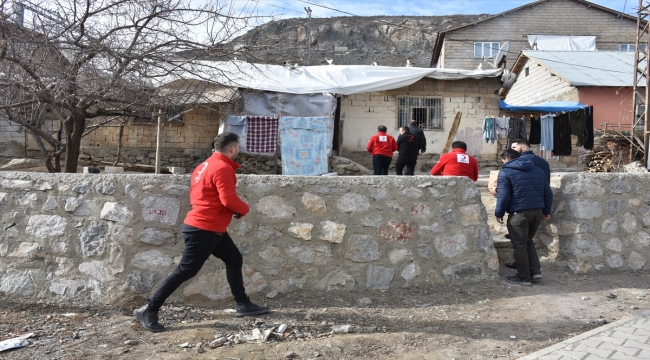 İsviçre'deki hayırseverlerden Hakkari'deki ihtiyaç sahiplerine yardım