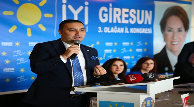 İYİ Parti'li Burak Akburak, partisinin Giresun Kongresinde konuştu