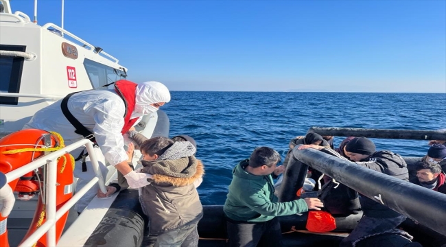 İzmir açıklarında 33 düzensiz göçmen kurtarıldı, 89 göçmen yakalandı