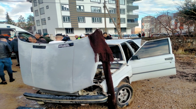 Kahramanmaraş'ta iki otomobilin çarpıştığı kazada 6 kişi yaralandı