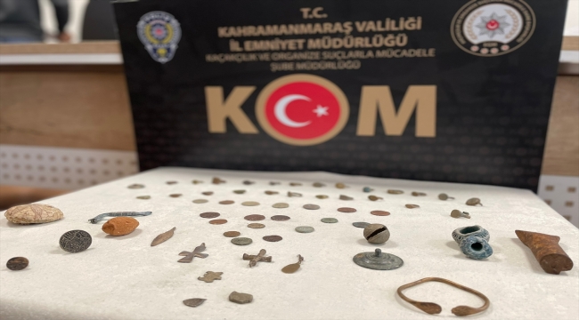 Kahramanmaraş'ta yüzük, sikke ve mühürlerin de içinde olduğu 60 obje ele geçirildi