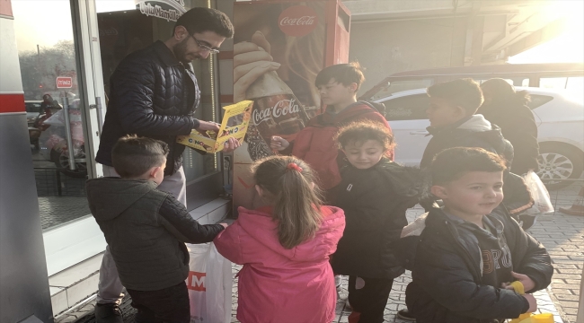 Konya'da çocuklar üç ayları "şivlilik" geleneğiyle karşıladı