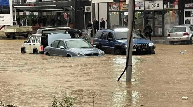 Kosova'nın bazı bölgelerinde sel nedeniyle acil durum ilan edildi