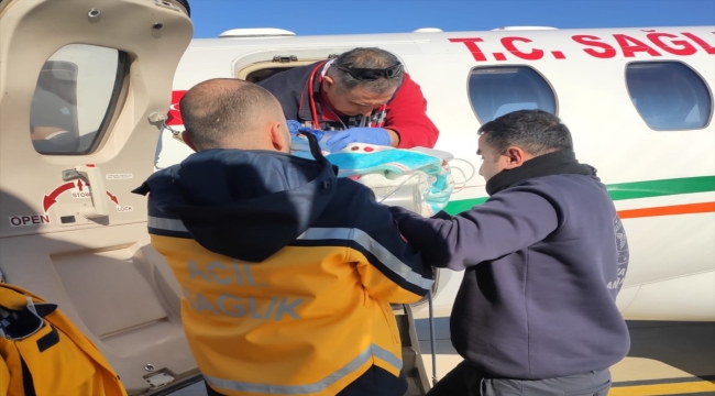 Mardin'de rahatsızlığı bulunan 5 aylık bebek, ambulans uçakla Ankara'ya sevk edildi