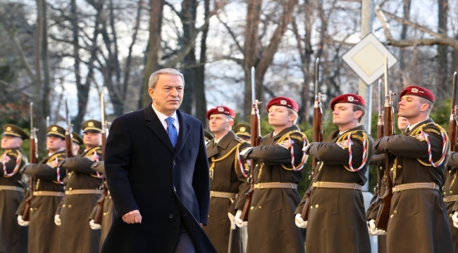 Milli Savunma Bakanı Akar, Çekya Savunma Bakanı Cernochova ile görüştü