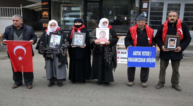 Muşlu aileler çocukları için HDP önündeki eylemlerini sürdürdü