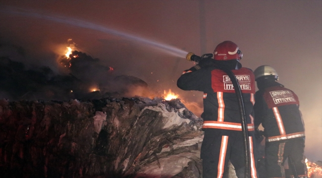 Sakarya'da geri dönüşüm tesisinde çıkan yangın kontrol altına alındı