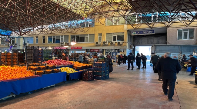 Sakarya'da pazar tezgahı sebebiyle çıkan silahlı kavgada 4 kişi yaralandı