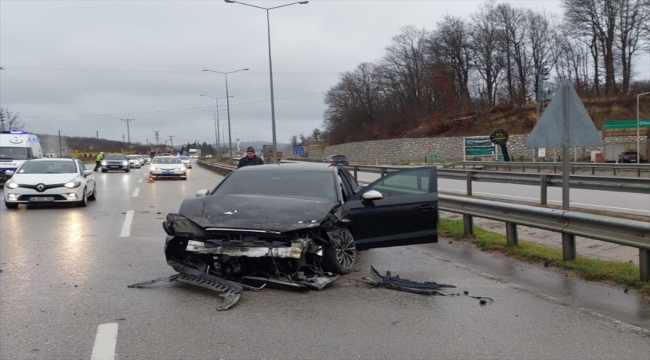 Samsun'da iki otomobilin çarpıştığı kazada sürücüler yaralandı