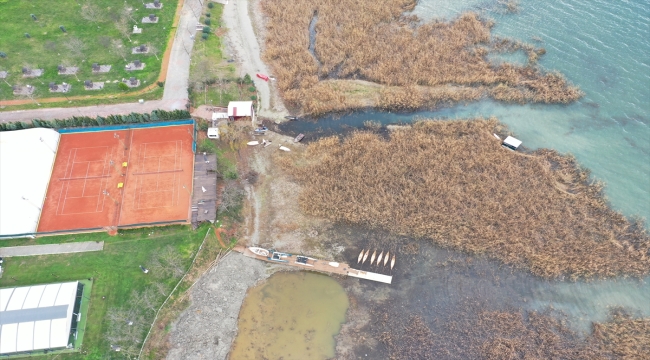 Sapanca Gölü'nde su seviyesi azalan yağışlar nedeniyle düştü