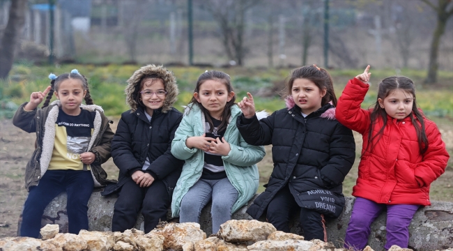 Silivri Büyük Sinekli Köy Yaşam Merkezi'nde çocuklar doğayı yaşayarak öğreniyor