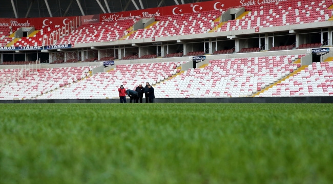 Sivas 4 Eylül Stadyumu'nun zemininde inceleme yapıldı