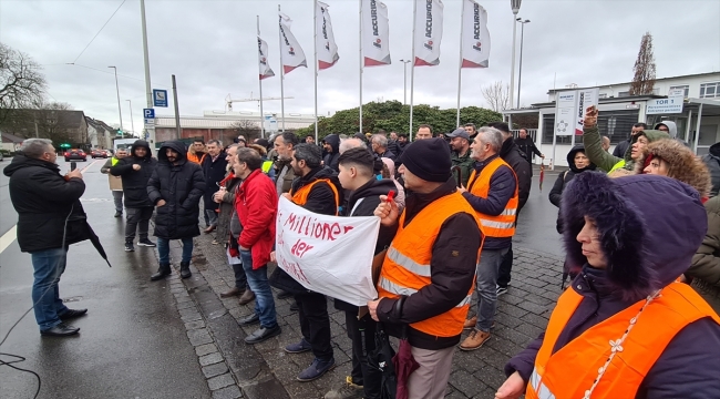 Solingen'de kapatılan fabrikanın çoğu Türk olan işçileri 12 gündür eylemde