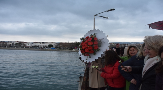 Tekirdağ'da mübadiller atalarını denize karanfil bırakarak andı