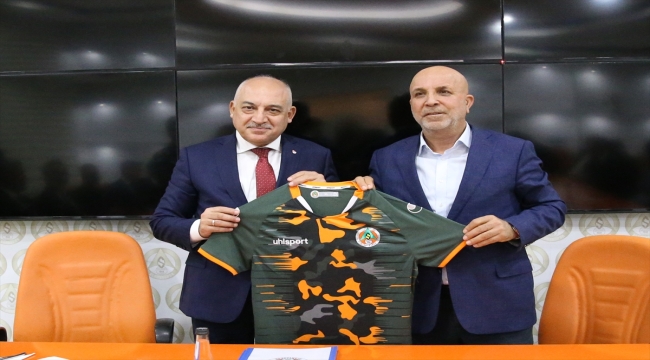 TFF Başkanı Mehmet Büyükekşi, Alanyaspor'u ziyaret etti