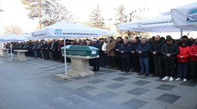 Trafik kazasında ölen 12 yaşındaki kızın cenazesi defnedildi