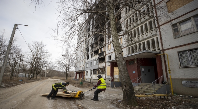 Ukrayna'da savaşın acı yüzünü yansıtan Harkiv kentinde yaralar sarılıyor