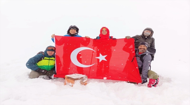 Vanlı dağcılar Sarıkamış şehitleri için Kevenli Dağı'na tırmandı