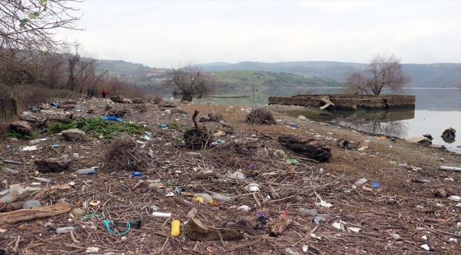 Zonguldak'ta suyu çekilen baraj havzasındaki yapılar ortaya çıktı