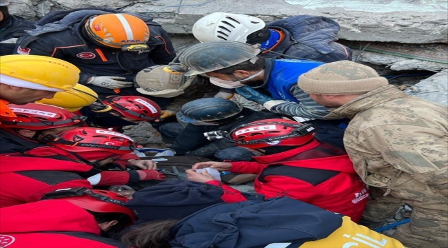 Adıyaman'da depremden 127 saat sonra bir kişi enkazdan kurtarıldı