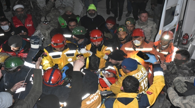 Adıyaman'da enkaz altında kalan kadın 136 saat sonra kurtarıldı