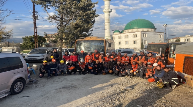 Afet Gönüllüleri, depremde can kurtarıyor