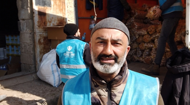 Akrabalarını ziyarete geldiği Hatay'da depreme yakalanan gurbetçi, bölgede gönüllü olarak çalışıyor