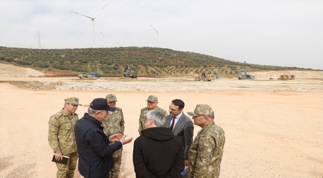 Bakan Akar'dan depremin vurduğu Kırıkhan'da inceleme