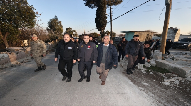 Bakan Dönmez, depremden etkilenen Hatay'ın kırsal mahallelerinde incelemelerde bulundu