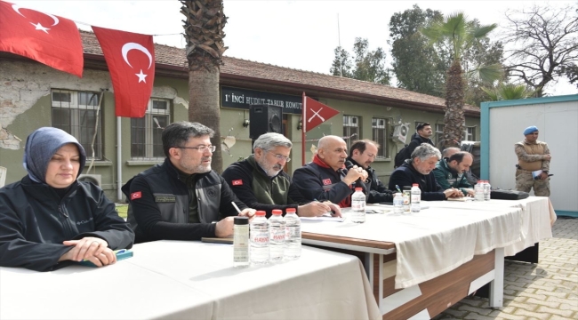 Bakan Kirişci Hatay'ın Kırıkhan ilçesinde çiftçilerle bir araya geldi