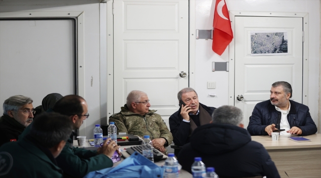 Bakanlar Akar ve Koca, Hatay'daki depreme toplantıda yakalandı