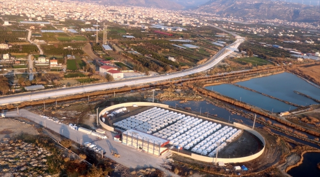 Bakanlar Akar ve Kurum, depremden etkilenen Samandağ'da inceleme yaptı