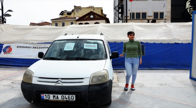 Balıkesir'de yaşayan İranlı aile depremzedeler için aracını satışa çıkardı