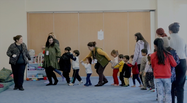 Burdur'da gönüllü eğitimciler depremzede çocuklara anaokulu eğitimi veriyor