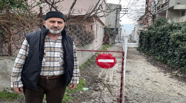 Bursa'da bir kişi arsasından geçen yolu tel örgüyle kapattı