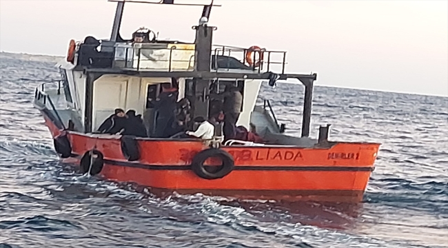 Çanakkale açıklarında 68 düzensiz göçmen yakalandı